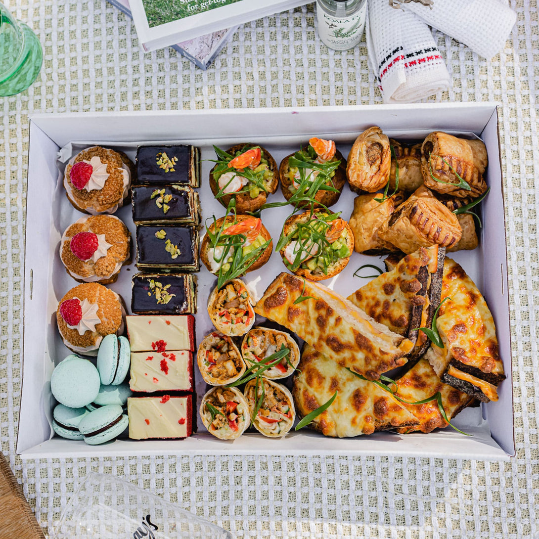 Box Farm Rickinghall B Farm Catering Sweet and Savoury Box – landyourself.com